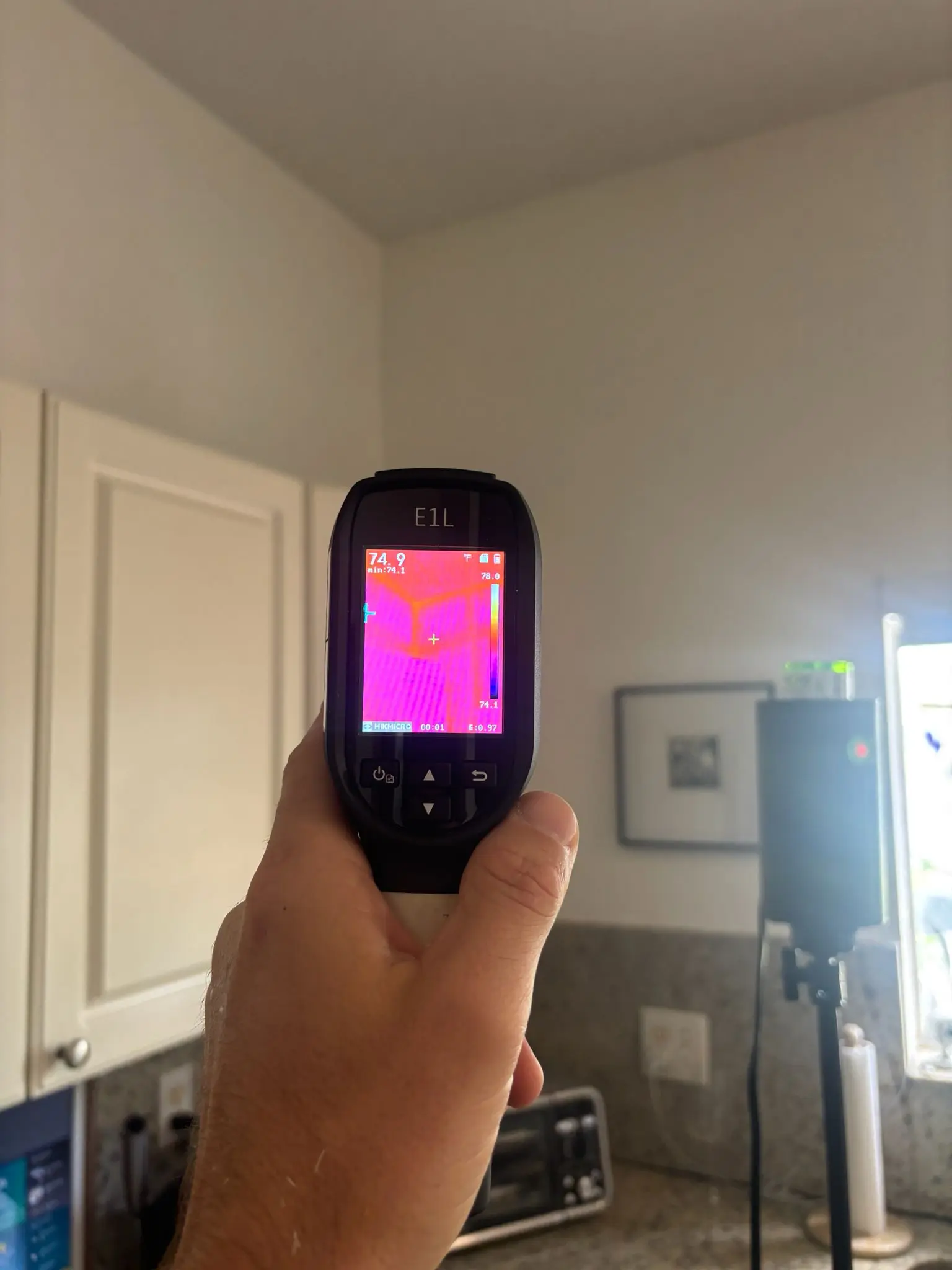 Thermal imaging camera detecting moisture and hidden mold in Miami home inspection
